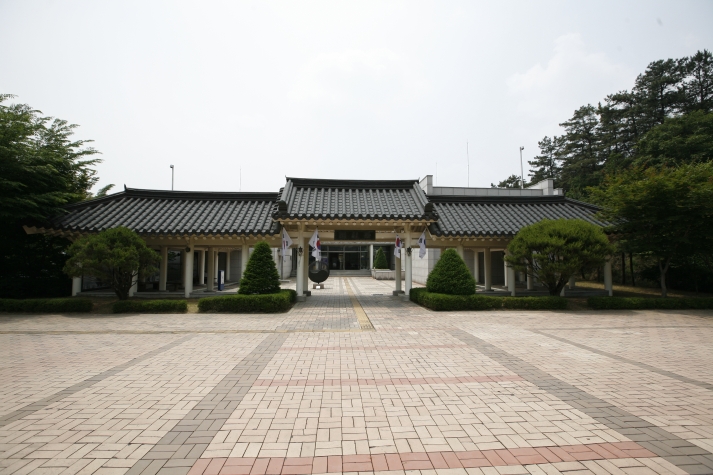 기념관 입구 전경 사진입니다