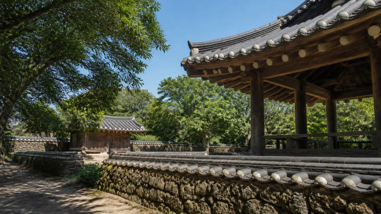 맑은 하늘 아래 자리 잡은 제주의 유교 문화유산 오현단과 귤림서원의 고즈넉한 전체 풍경