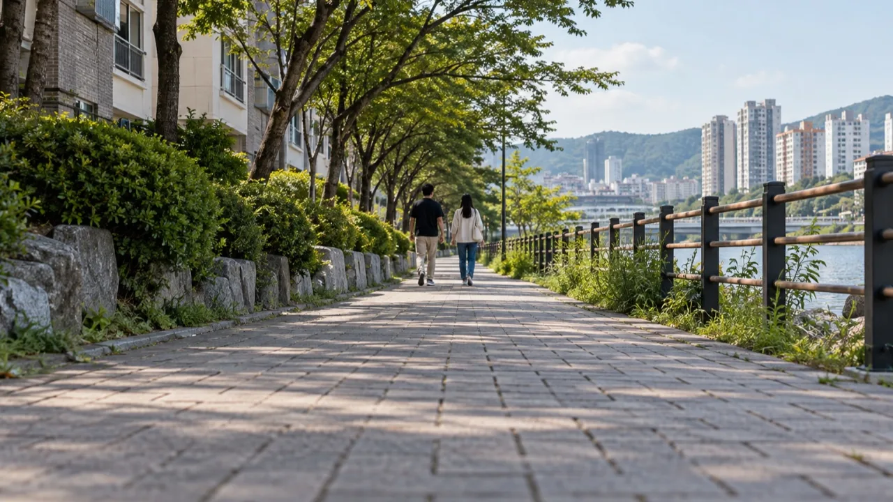 울산 동구의 일상적인 보행로와 걷기 참가자